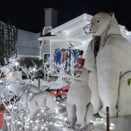 Pelo 25º ano consecutivo, Casa iluminada encanta moradores de Marília no Natal