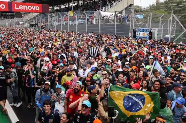 F1 em São Paulo tem caos por chuva, filas, brigas e faz torcedor madrugar