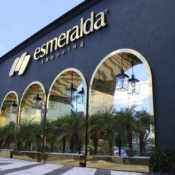 Esmeralda Shopping dá início à temporada de Natal com chegada do Papai Noel