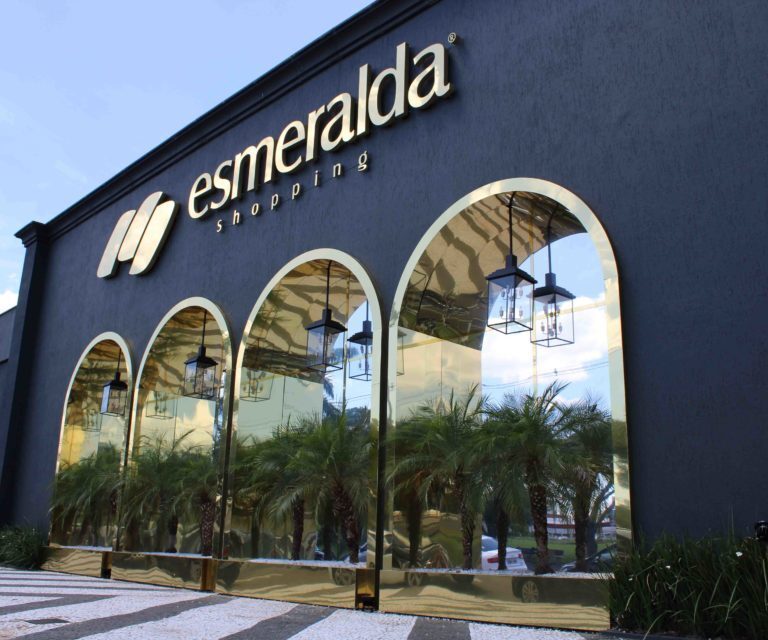 Esmeralda Shopping dá início à temporada de Natal com chegada do Papai Noel