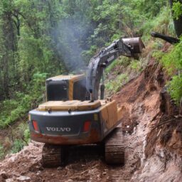 Com apoio da Defesa Civil, Serra do Futuro de Pompeia recebe obras de contenção