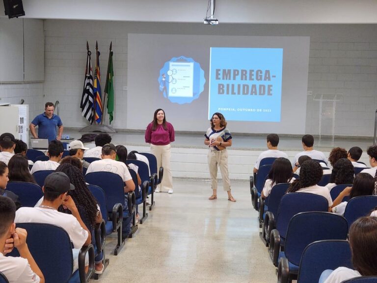 Escola estadual de Pompeia atende 1,2 mil alunos com ênfase na qualificação profissional