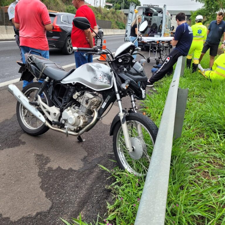 Acidente com moto deixa dois feridos na rodovia do Contorno