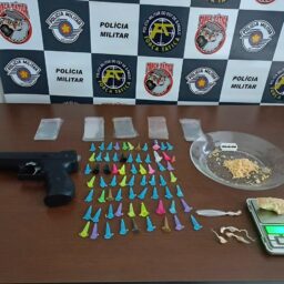 Suspeito é preso por militares em Tupã; drogas e simulacro de pistola apreendidas