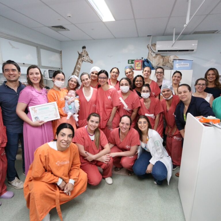 Pequena Liz recebe alta depois de nove meses na UTI neonatal e pediátrica do HBU