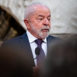 Lula diz torcer por Kamala e critica Trump às vésperas de eleição nos EUA