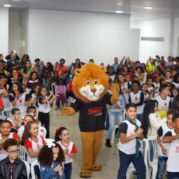 Mais de 240 alunos de Garça fazem formatura do Proerd no Grêmio Teatral