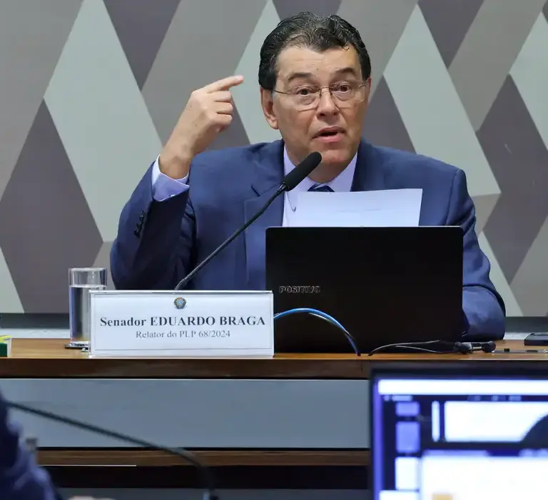 Reforma tributária com novo impacto no IVA é lida na CCJ do Senado