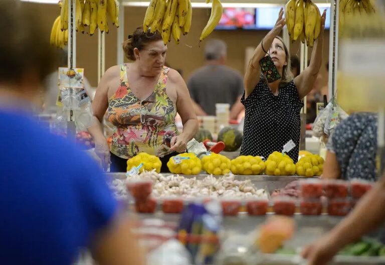 Atividade econômica no Brasil cresce 0,1% em outubro, segundo Banco Central