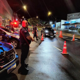 Guarda Civil e PM promovem ação para coibir abusos no trânsito durante feriado em Lins