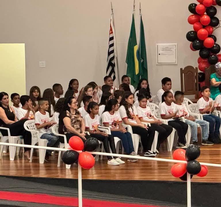 Educação de Gália é avaliada com o selo de ouro de alfabetização pelo governo federal