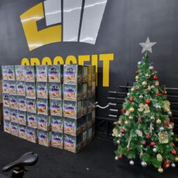 Alunos do CrossFit Marília arrecadam cestas básicas para doações de Natal