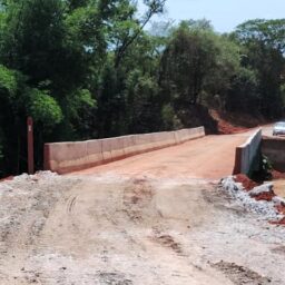 Prefeitura adia conclusão de ponte que  encurta logística rural