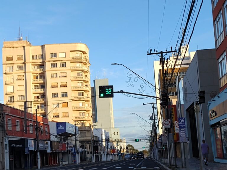 Segunda-feira ensolarada antecipa Natal chuvoso em Marília, prevê IPMet