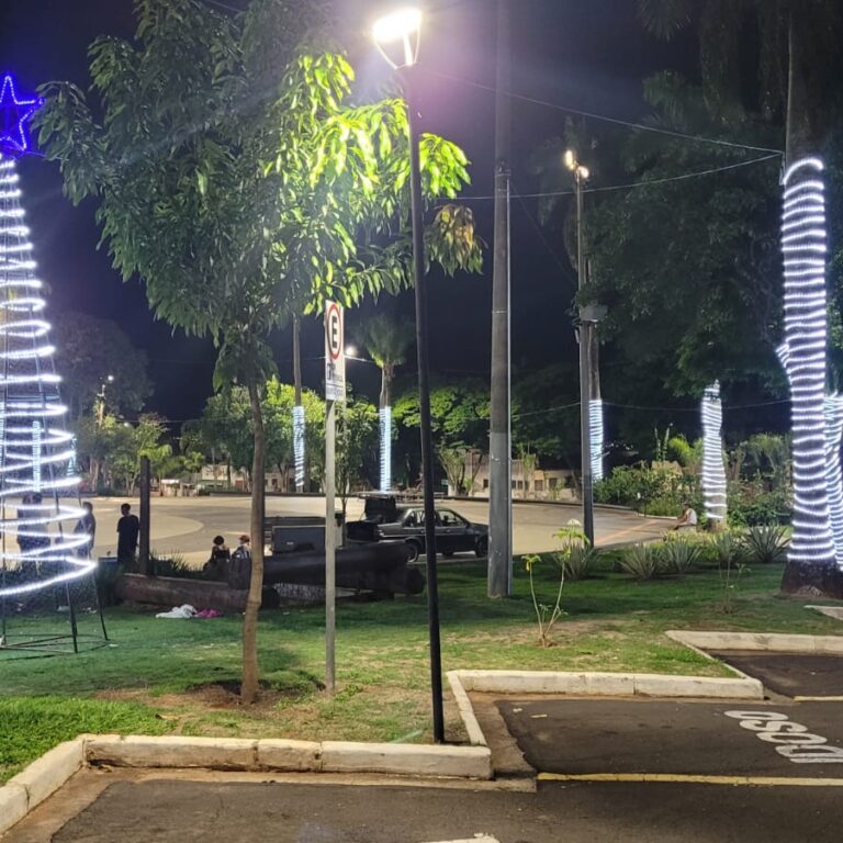 Chuva adia a abertura do Natal Encantado na praça Maria Izabel em Marília