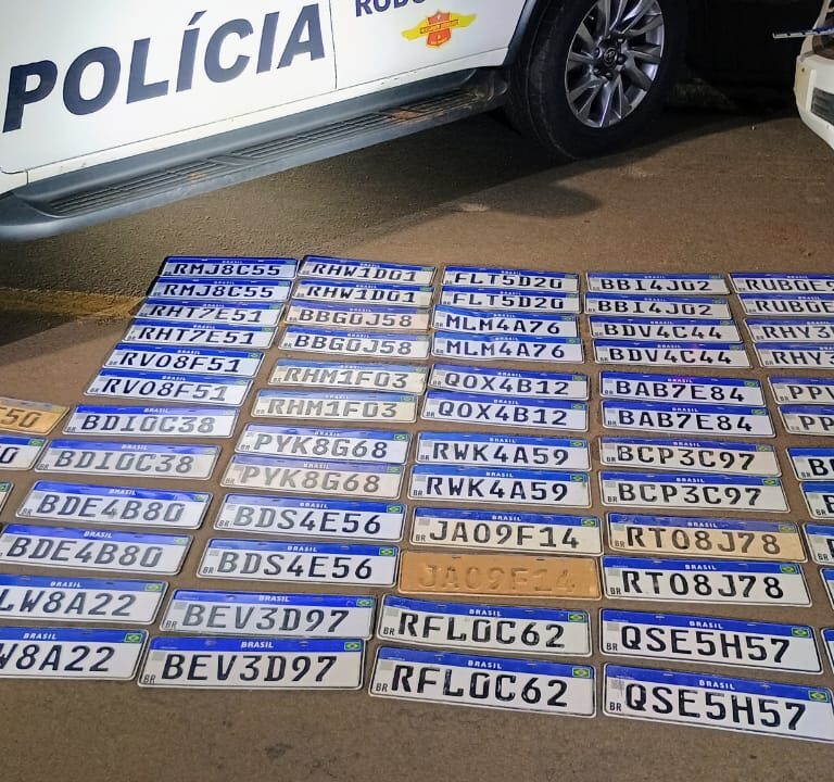 Traficante com 1,2 tonelada de maconha em caminhonete tinha estoque de placas frias