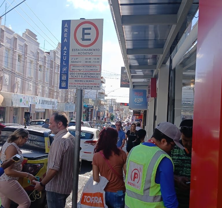 Estacionamento rotativo no Centro de Marília é retomado com novidades