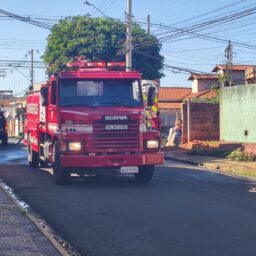 Incêndio no Alto Cafezal atinge casa geminada e intoxica pai e filho