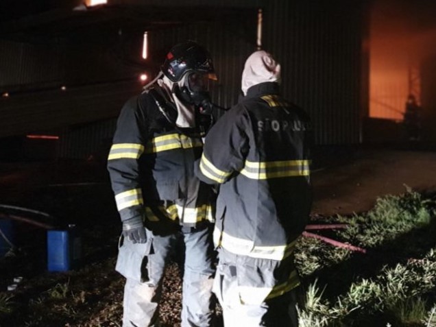 Casa desabitada é destruída por incêndio no bairro Alto Cafezal, no Centro