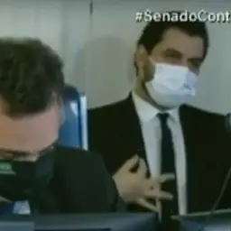 Ex-assessor de Bolsonaro é condenado por gesto racista no Senado