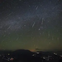 Última grande chuva de meteoros do ano ocorre na noite desta sexta-feira