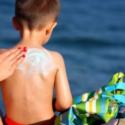 Verão: veja quatro dicas para escolher o protetor solar ideal para crianças