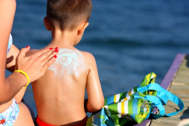 Verão: veja quatro dicas para escolher o protetor solar ideal para crianças