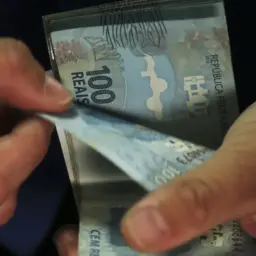 Crédito bancário deve crescer 10,6% neste ano e 9,6% em 2025, prevê BC