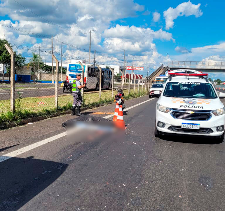 Motociclista que morreu atropelado por caminhão em Marília é identificado