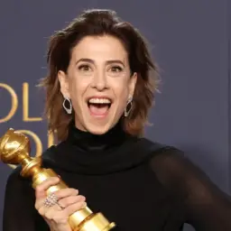 Fernanda Torres leva Globo de Ouro por atuação em ‘Ainda Estou Aqui’