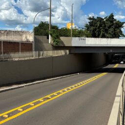 Após troca da iluminação, viaduto da rua Bahia recebe nova pintura
