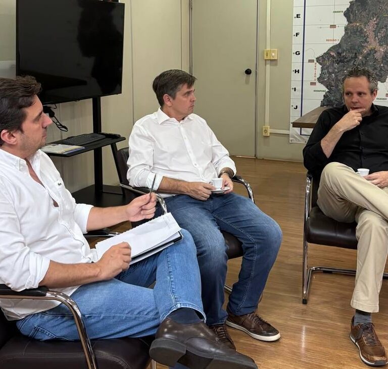 Prefeito recebe superintendente do Ipem para discutir inovação e fiscalização