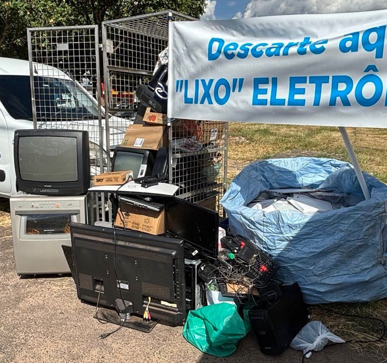 Mais de três toneladas de lixo eletrônico foram recolhidas no centro da cidade