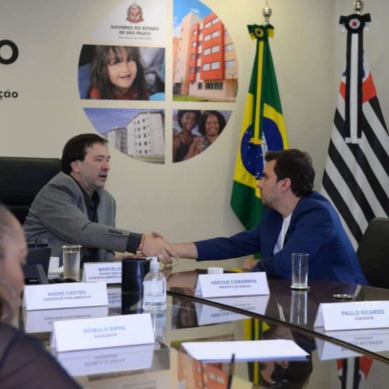 Prefeitura entrega 28 matrículas de regularização fundiária em Avencas