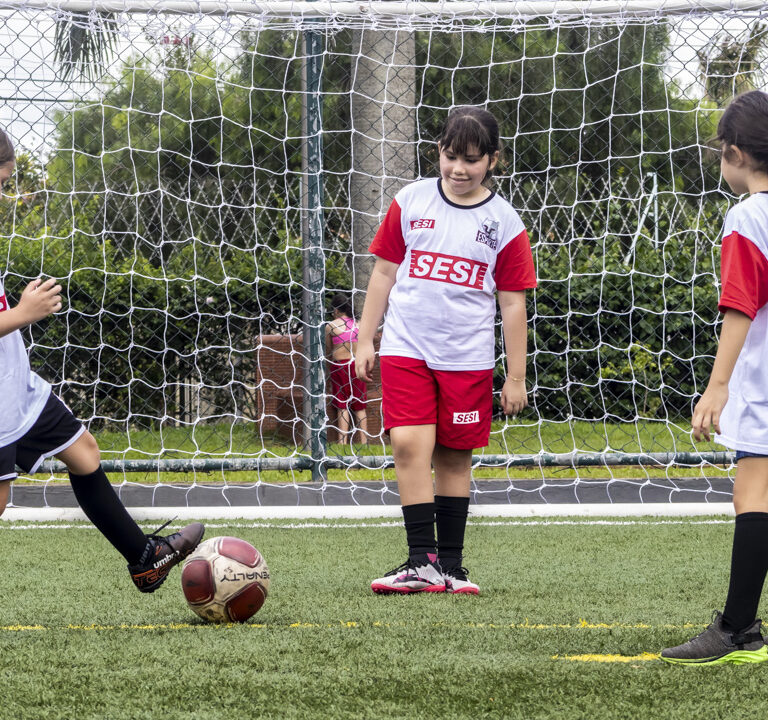 Sesi abre mais de 100 vagas gratuitas no futebol feminino em Marília
