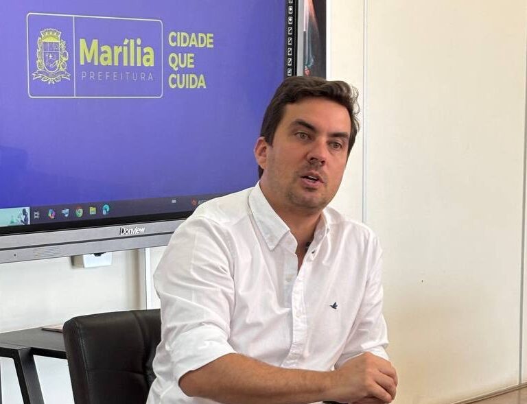 Prefeito assina plano de cooperação para manutenção da Jucesp em Marília
