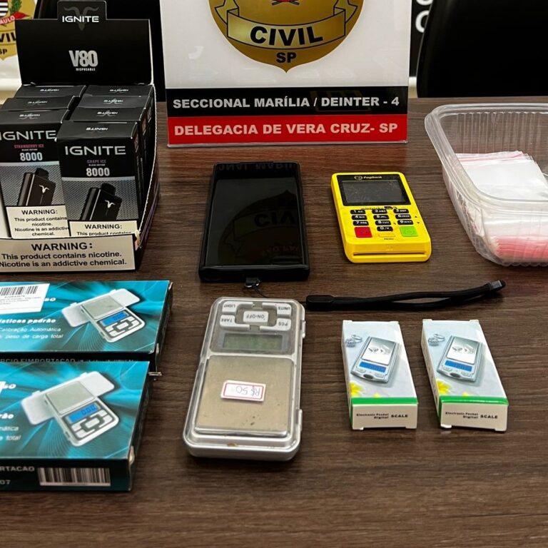 Homem é preso por tráfico de drogas e por vender artigos clandestinos de tabacaria