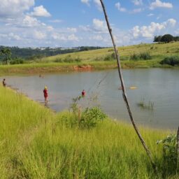 Bombeiros fazem buscas por jovem desaparecido em represa na zona norte