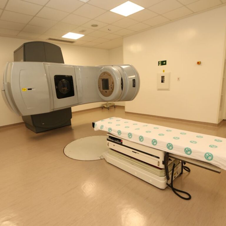Santa Casa de Marília inaugura radioterapia Milton Tédde