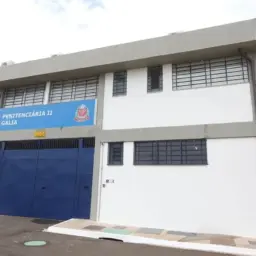 Mulher tenta visitar preso com maconha escondida e acaba presa