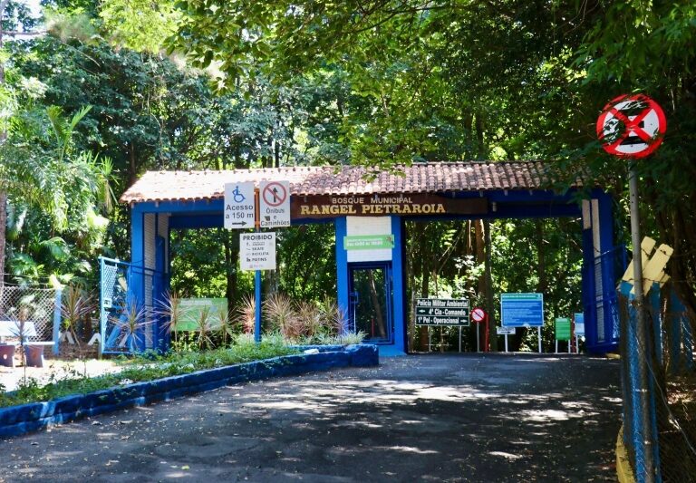 Espetáculo teatral Sincretismo é apresentado pelo grupo Elam no Bosque Municipal