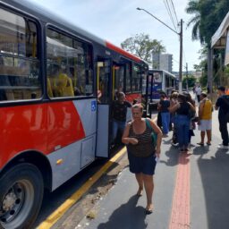 Passageiros se adaptam a mudanças no primeiro dia de reforma do Terminal