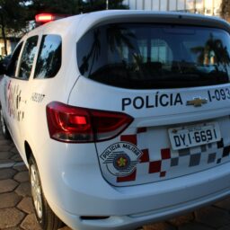 Homem é abordado, ameaçado com faca e tem celular roubado em Marília