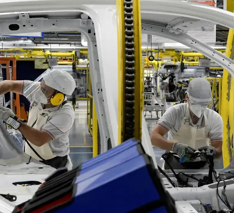 Indústria produz 392,9 mil veículos no 1º bimestre, alta de quase 15%