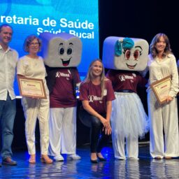Abril Grená faz homenagens a profissionais da saúde bucal