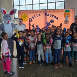Quintana entrega de ovos de Páscoa aos alunos da rede municipal