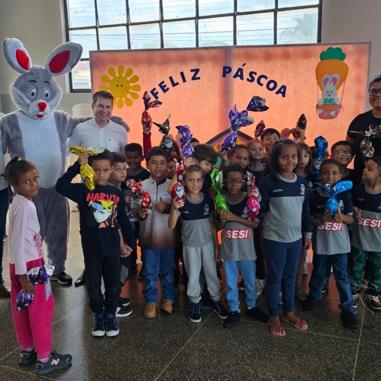 Quintana entrega de ovos de Páscoa aos alunos da rede municipal
