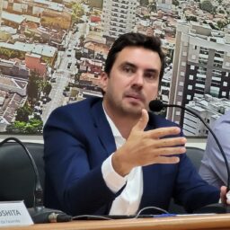 Vinicius decreta situação de emergência após aumento de internações por SRAG