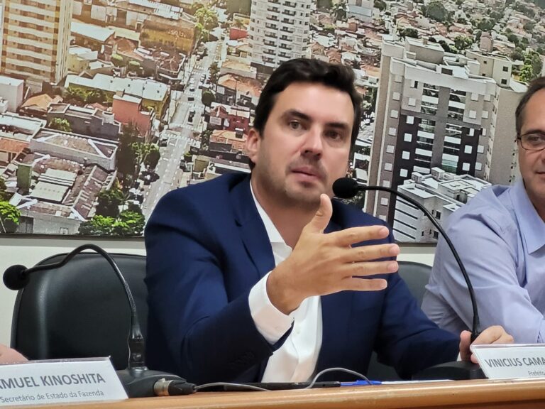 Vinicius decreta situação de emergência após aumento de internações por SRAG