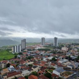 Segunda-feira chuvosa antecipa chegada de frente fria em Marília